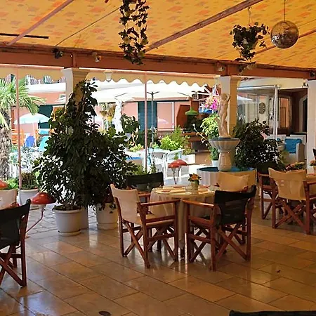 Billy's Hotel Mesongí