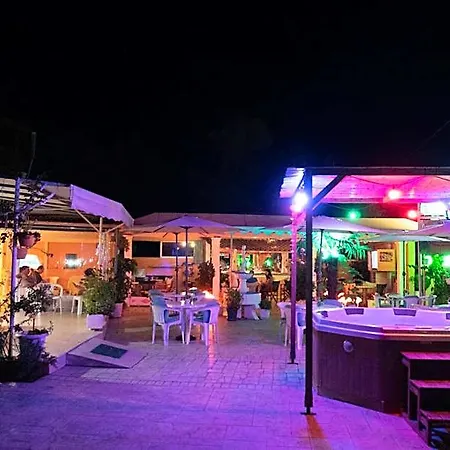 Hotel Billy's Mesongí